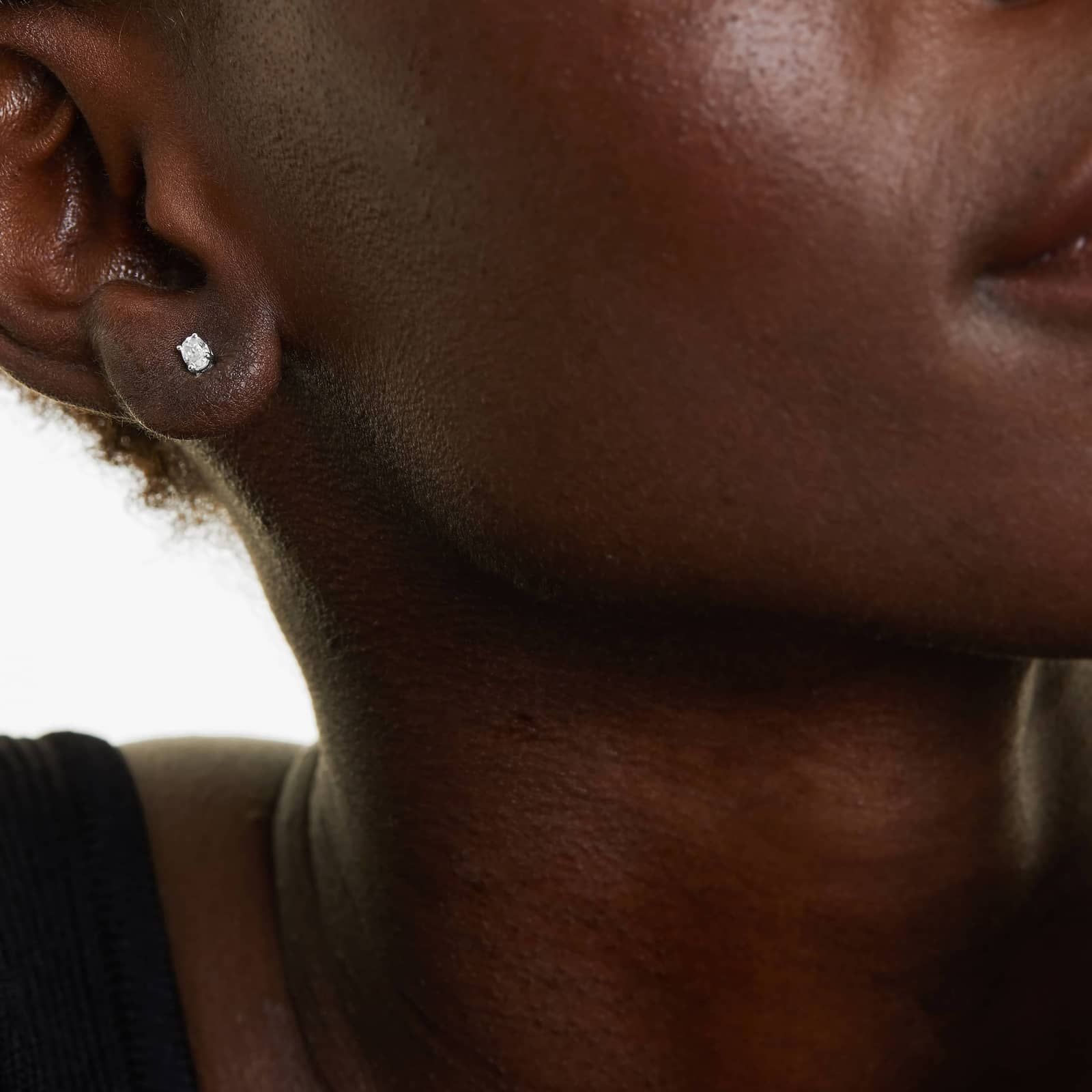 Oval Cut 0.25 CTW Diamond Stud Earrings In Platinum