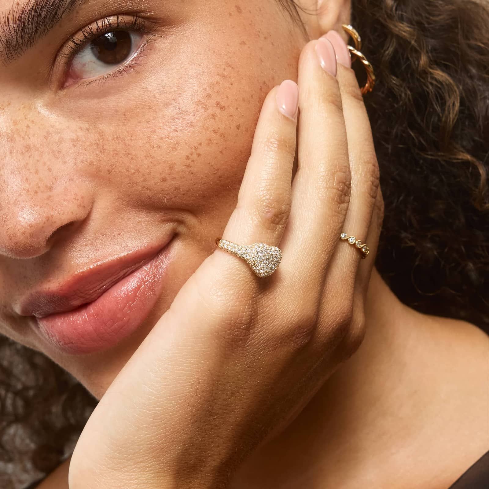 Pavé Heart Signet Ring With 0.75 CTW Round Lab-Grown Diamonds In 14K Yellow Gold