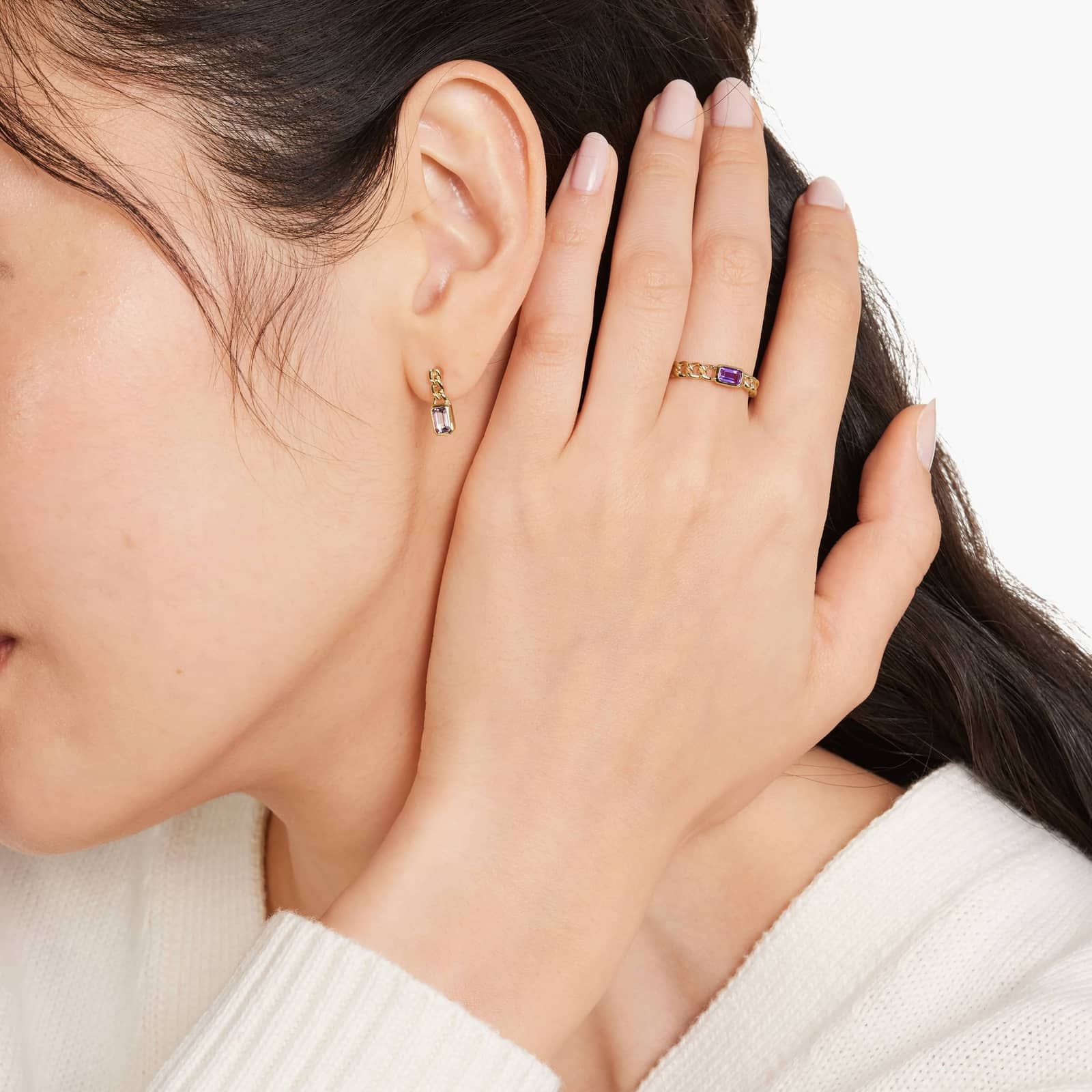 Radiant Reflections Amethyst Curb Chain Ring In 14K Yellow Gold