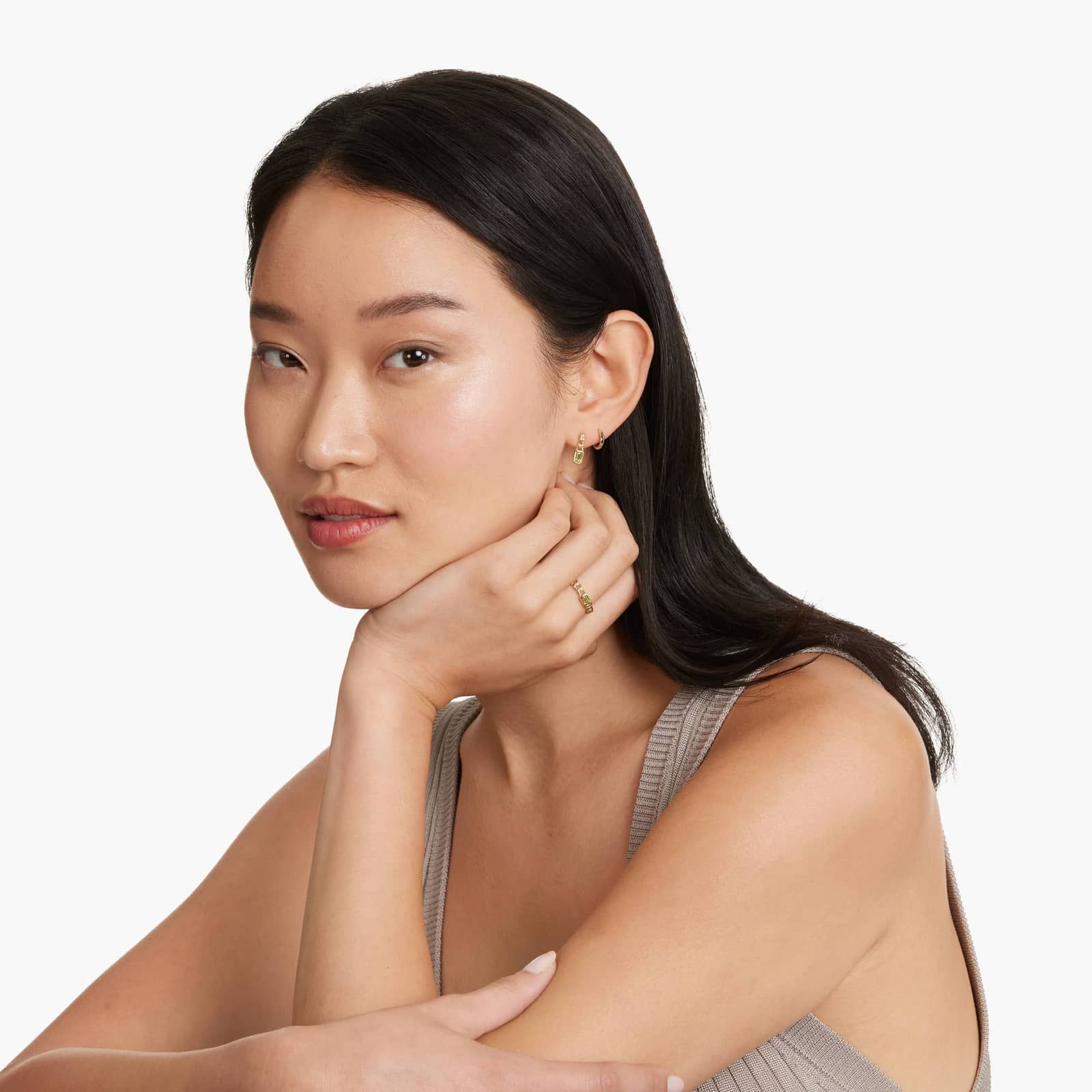 Radiant Reflections Peridot Curb Chain Ring In 14K Yellow Gold