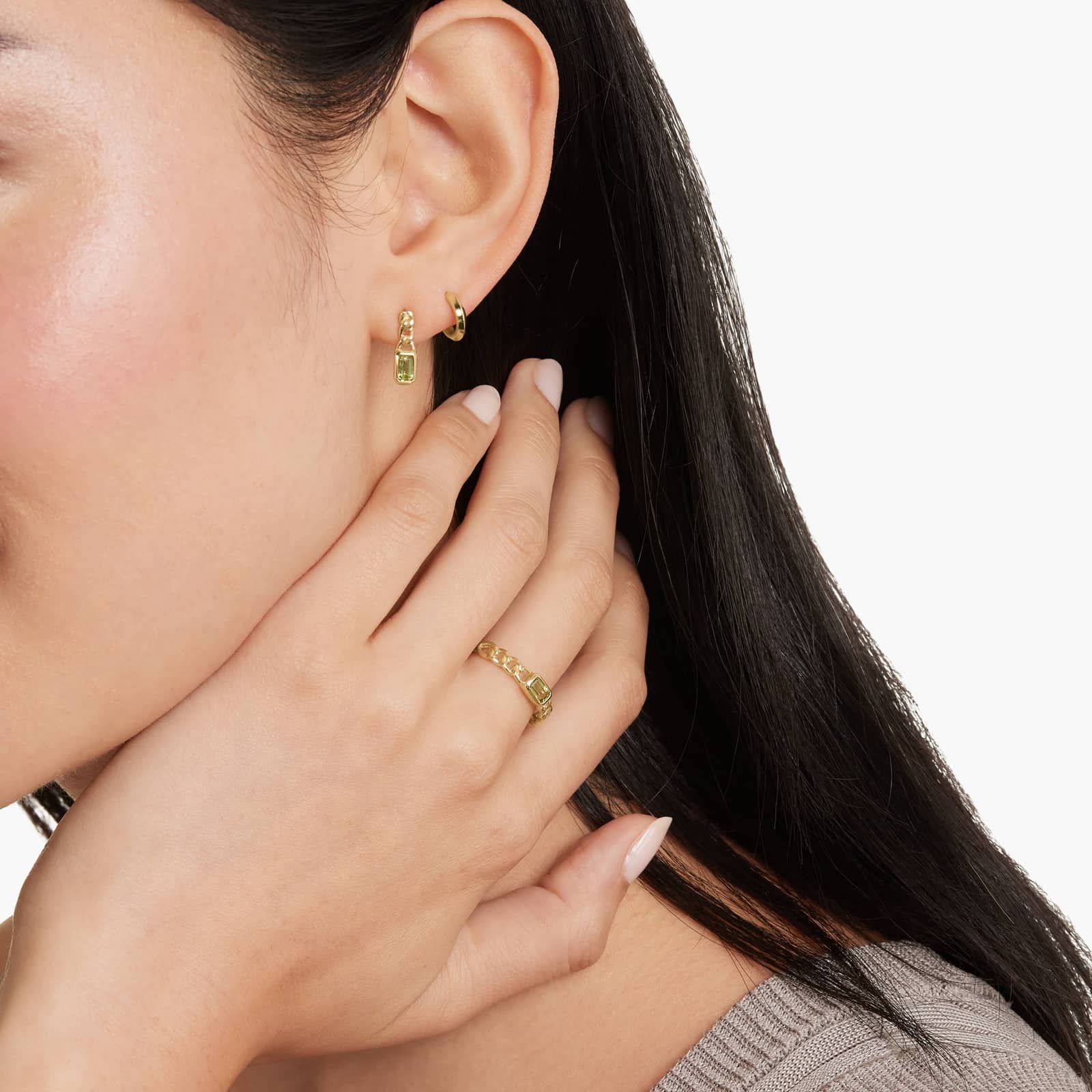 Radiant Reflections Peridot Curb Chain Ring In 14K Yellow Gold