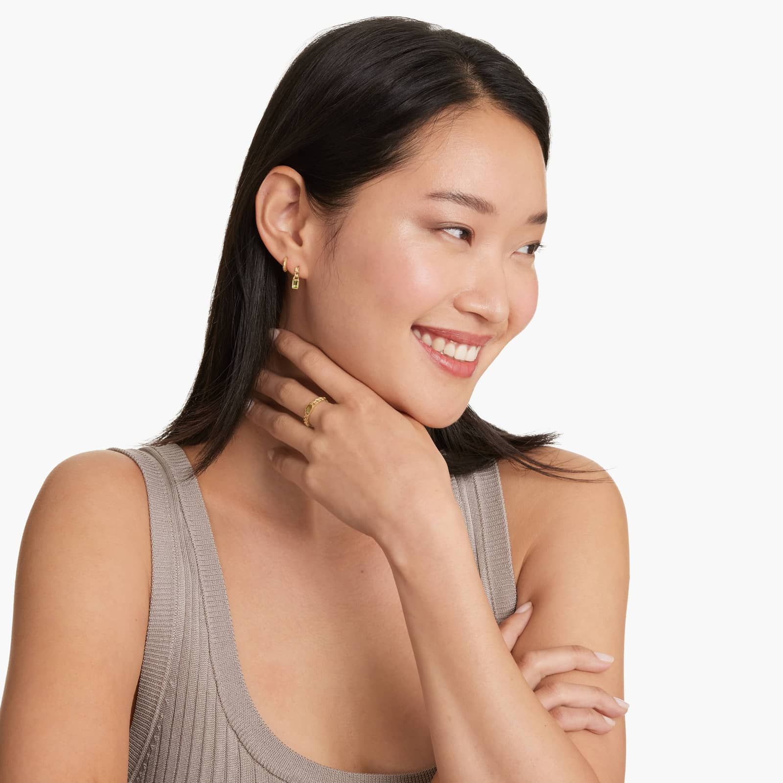 Radiant Reflections Peridot Curb Chain Ring In 14K Yellow Gold