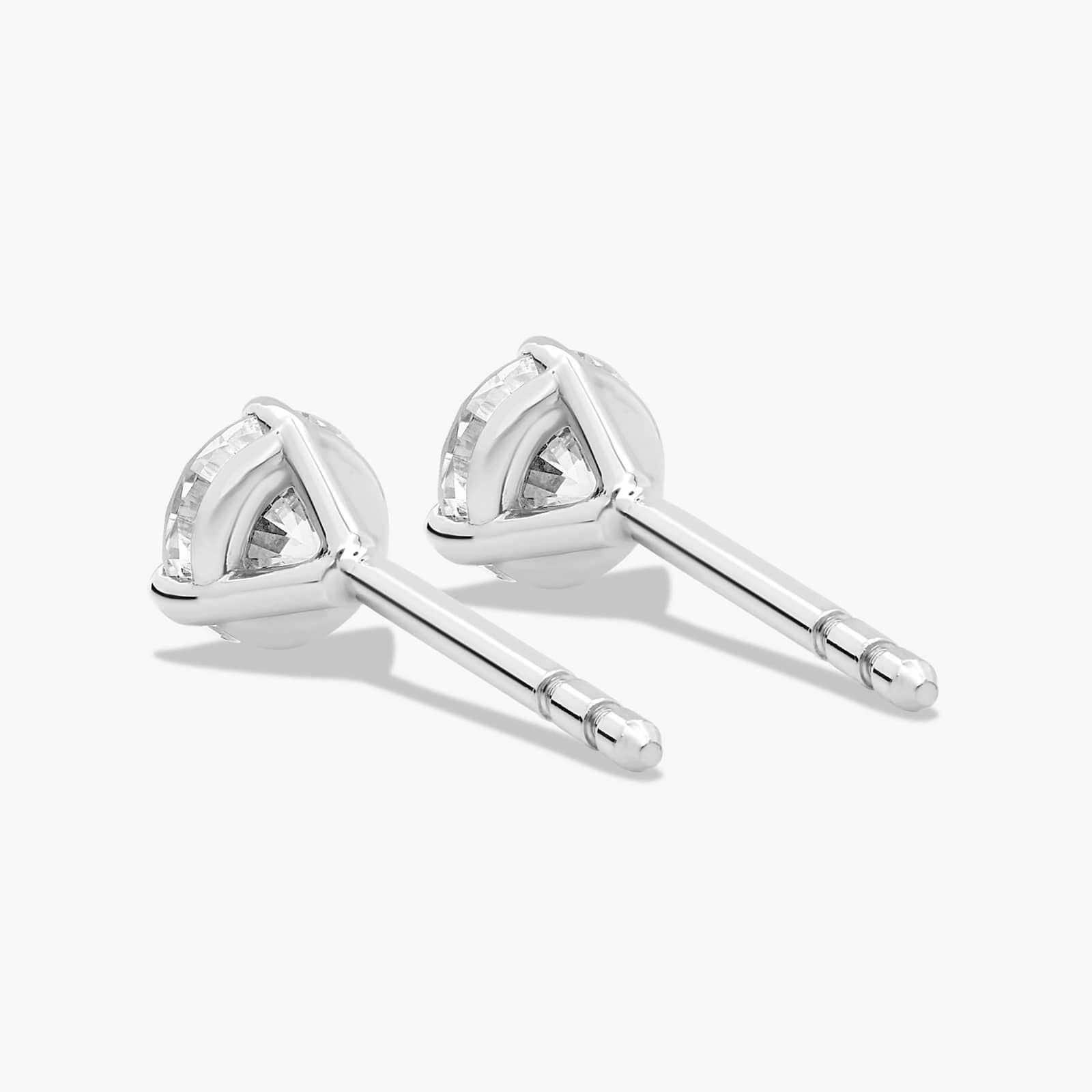 Three Prong 0.5 CTW Round Brilliant Diamond Earrings In Platinum