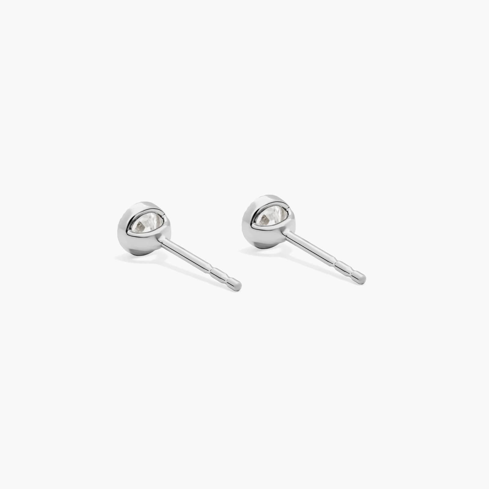 Milgrain Bezel 0.25 CTW Diamond Stud Earrings In Platinum