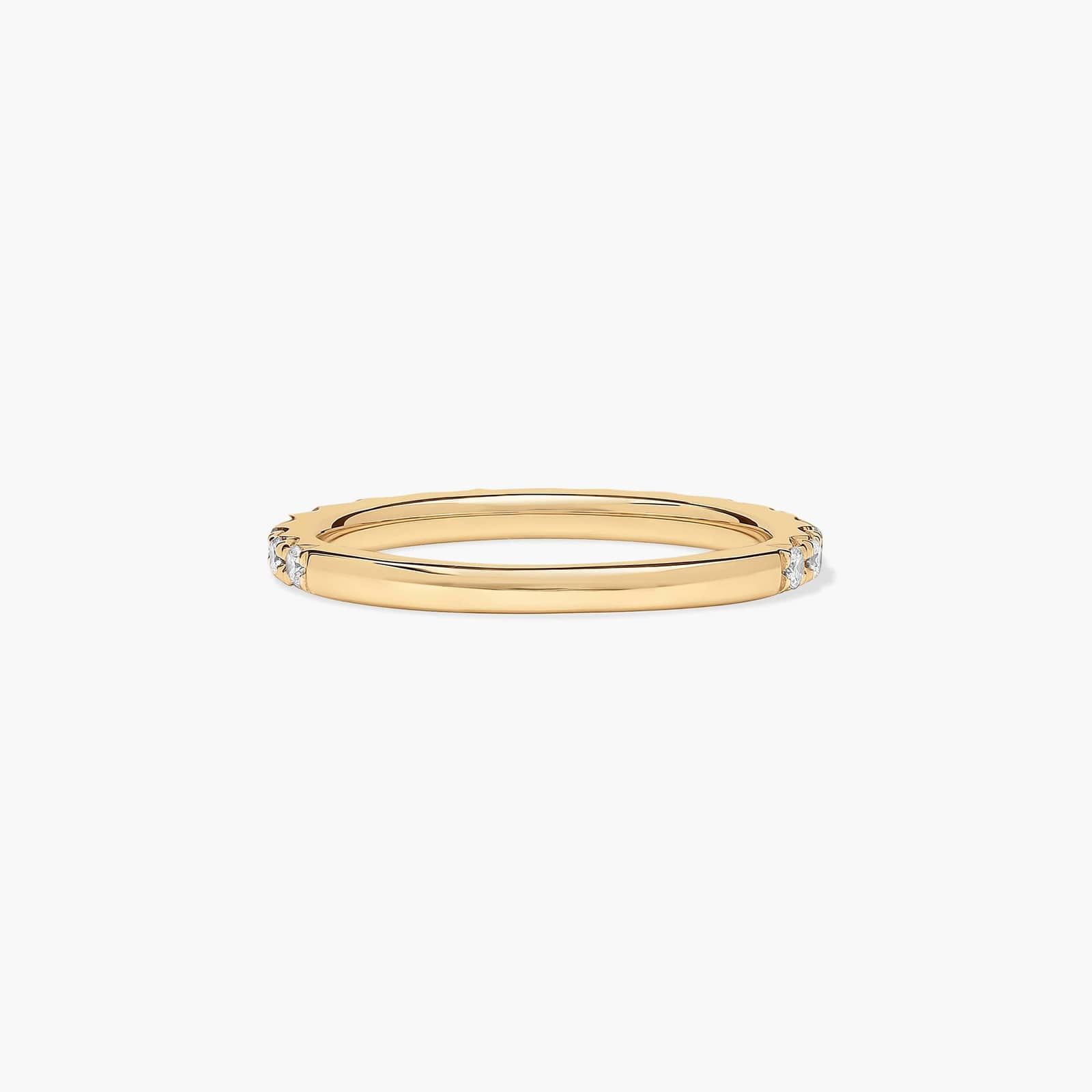 Rounded French Cut Pavé Diamond Wedding Ring In 18K Yellow Gold (1.60mm)