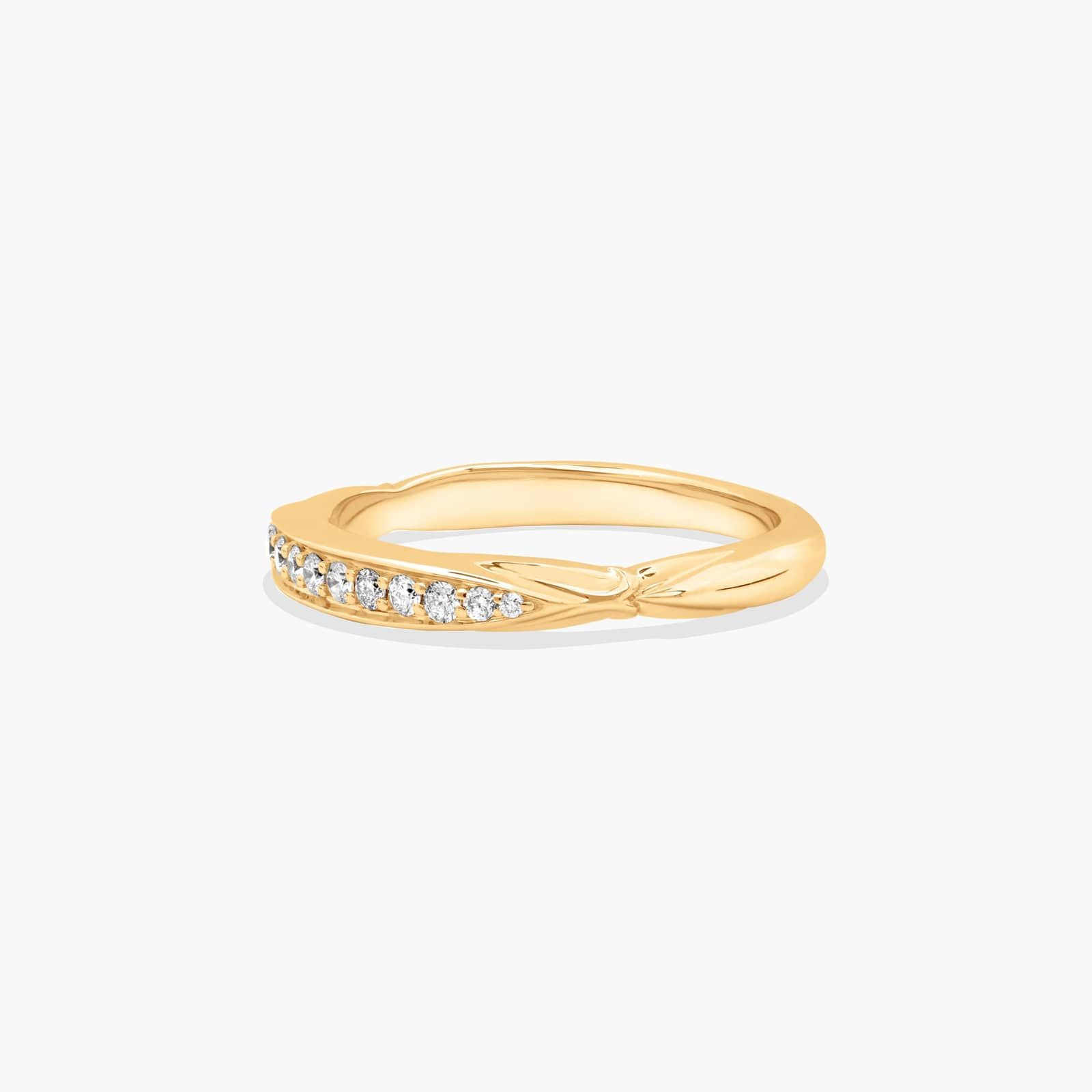 Single Row Graduate Shank Wedding Ring In 14K Yellow Gold (2.50mm)