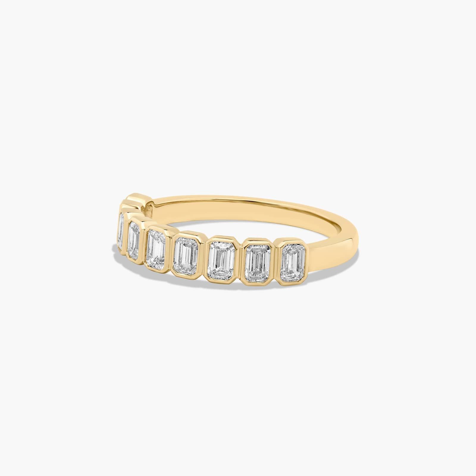 Bezel Set Wedding Ring With Emerald Cut Diamonds In 18K Yellow Gold (2.00mm)