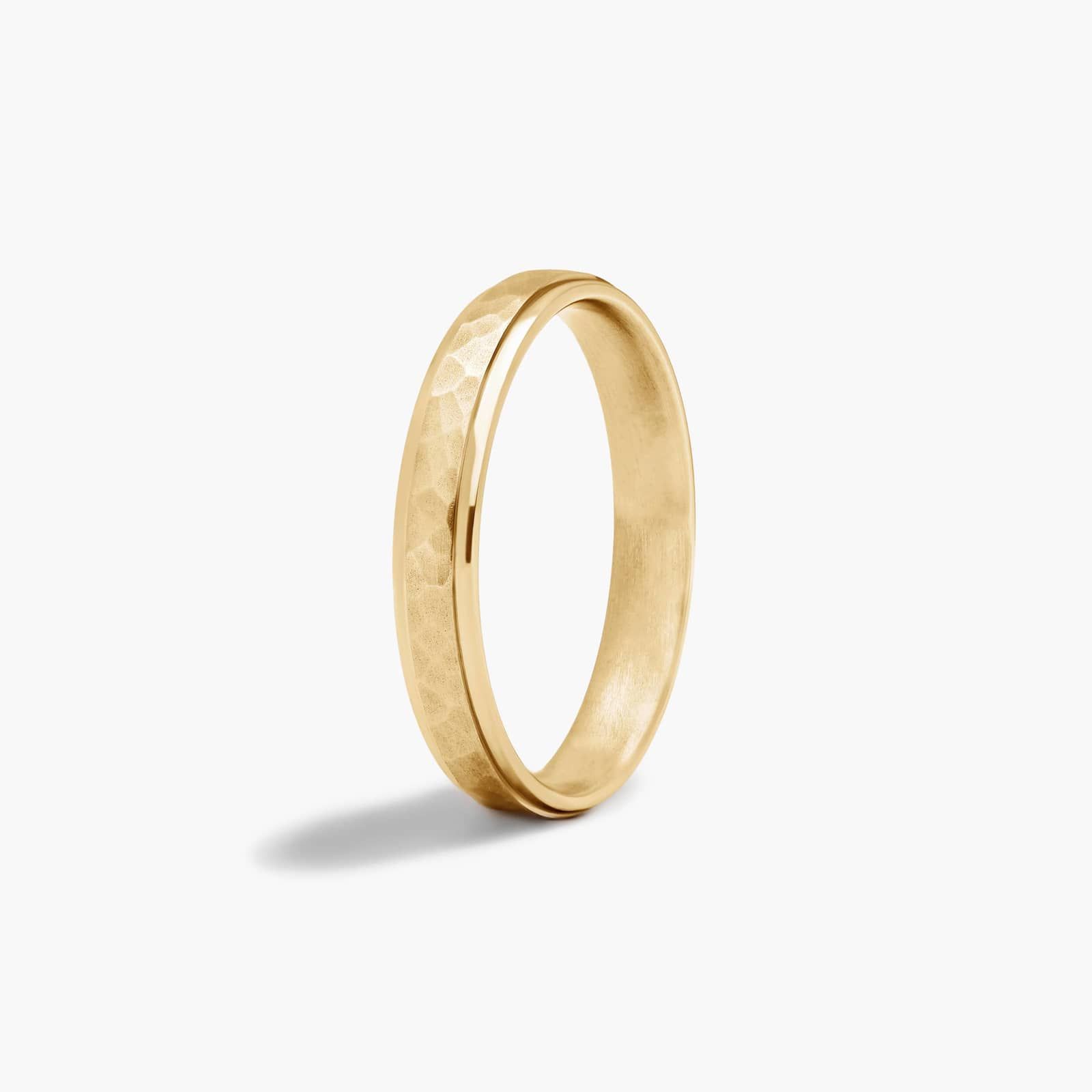 Comfort Fit Hammered Men's Wedding Band In 14K Yellow Gold (4.00mm)