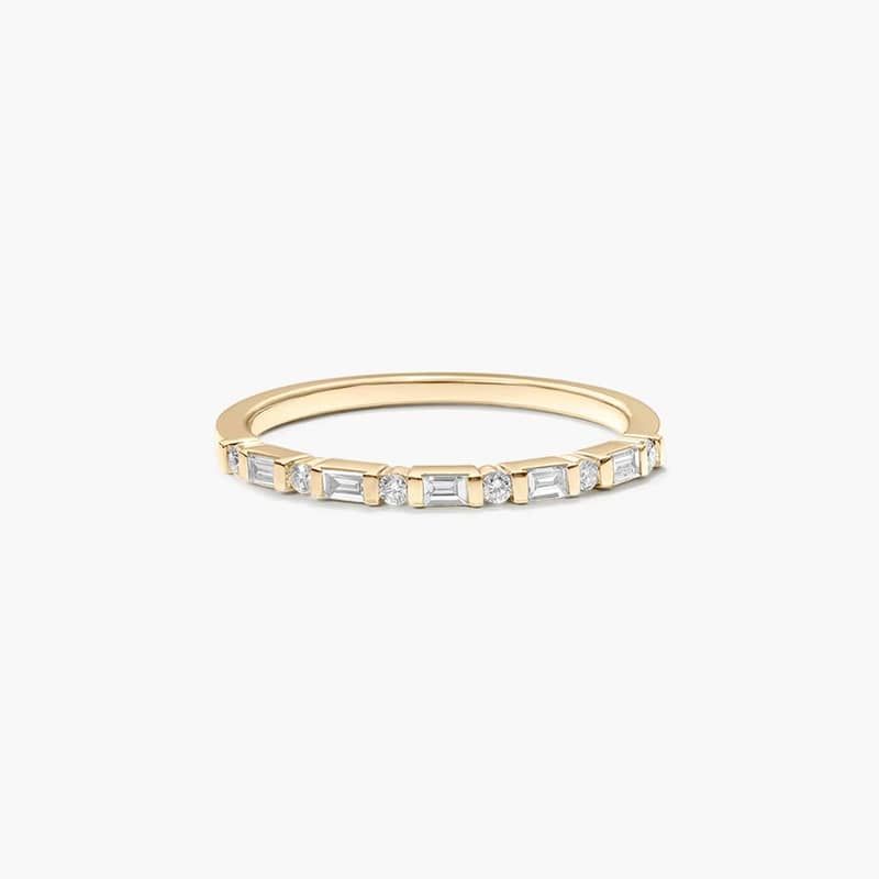 Bar Setting Alternating Round And Baguette Cut Diamond Ring In 14K Yellow Gold