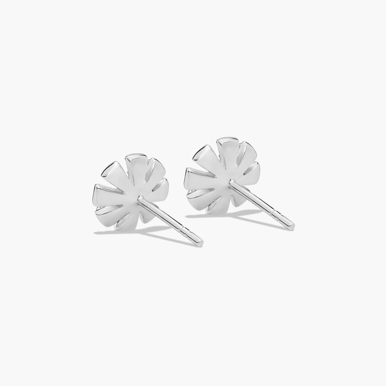 14K White Gold Dainty Diamonds Pavé Flower Stud Earrings
