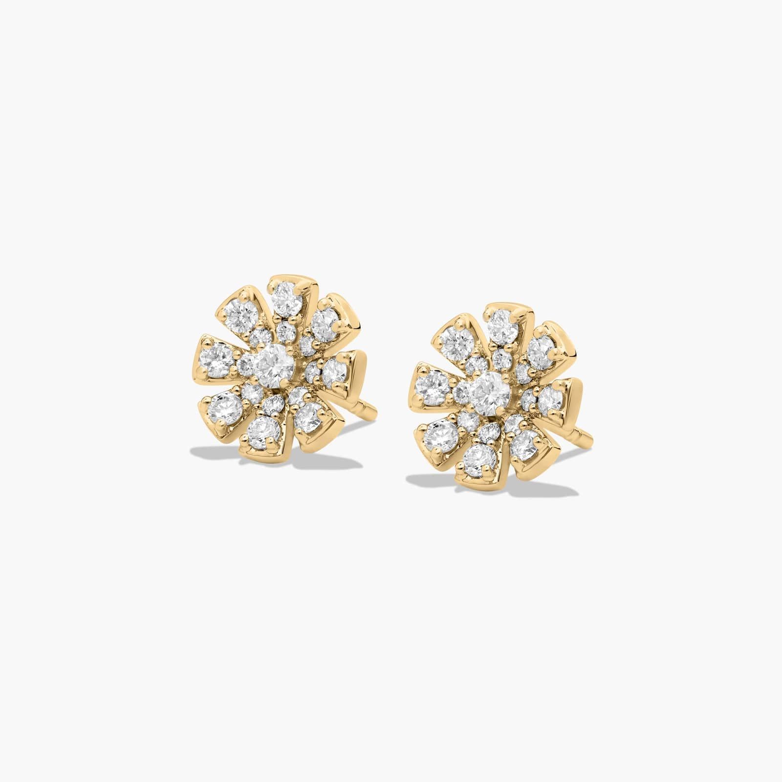 14K Yellow Gold Dainty Diamonds Pavé Flower Stud Earrings