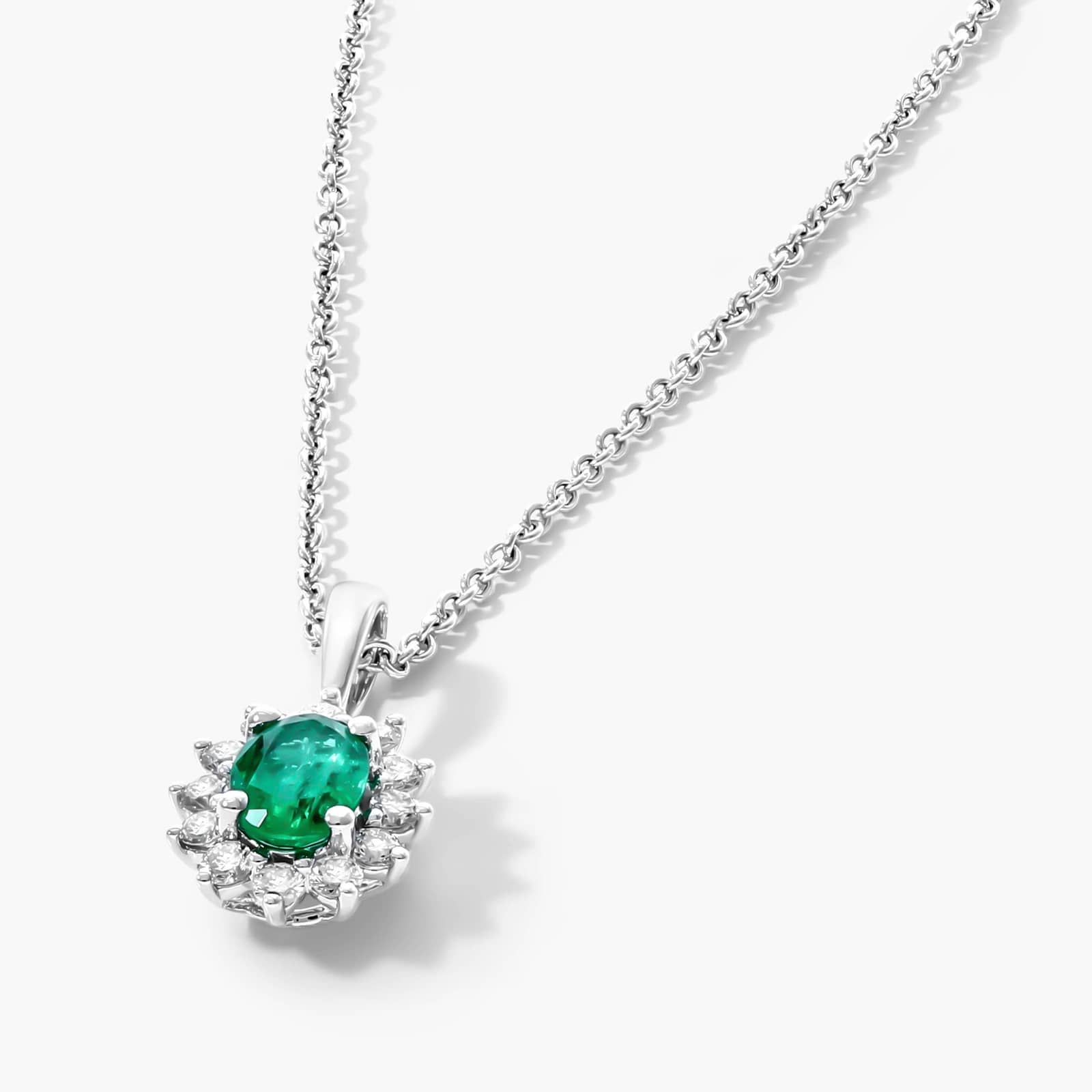 18K White Gold Oval Halo Emerald And Diamond Necklace