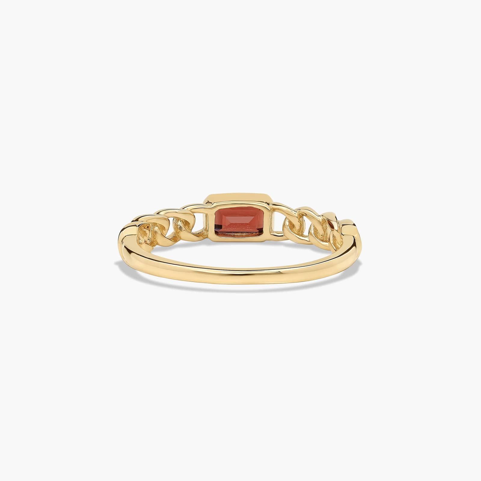 Radiant Reflections Garnet Curb Chain Ring In 14K Yellow Gold