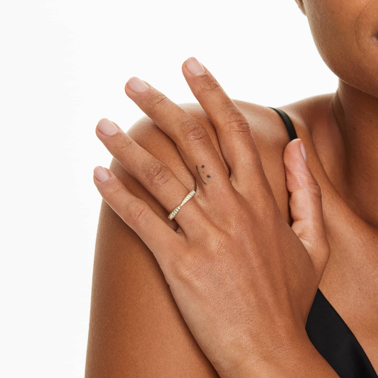 Tapered Pavé Diamond Wedding Ring In 18K Yellow Gold (2.00mm)