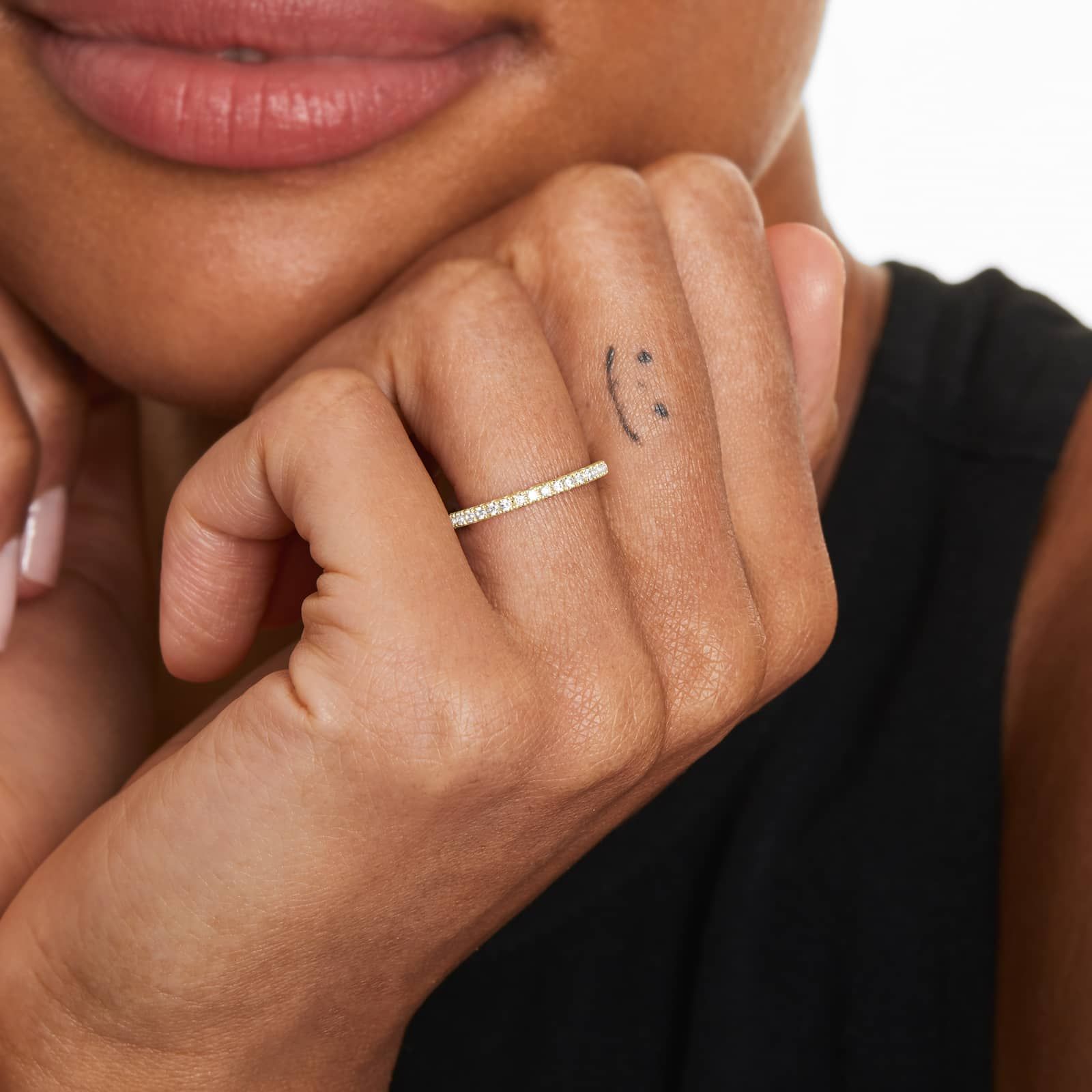 Outline Pavé Diamond Wedding Ring In 18K Yellow Gold (1.50mm)