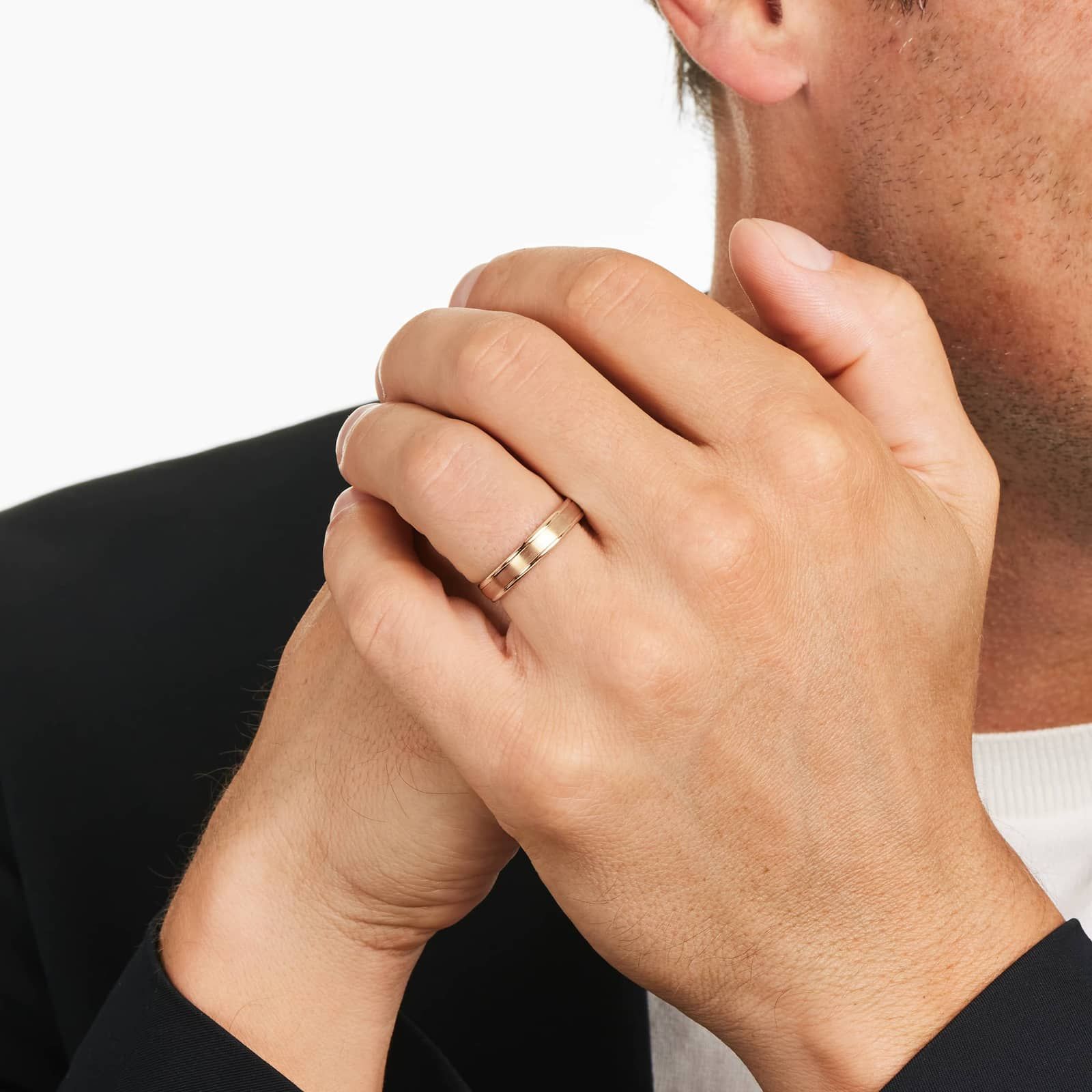 High Polished Round Edge Men's Wedding Band In 14K Rose Gold (4.50mm)