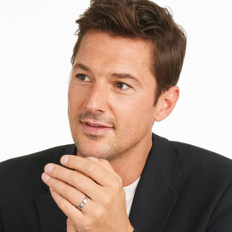 High Polished Round Edge Men's Wedding Band In Platinum (4.50mm)