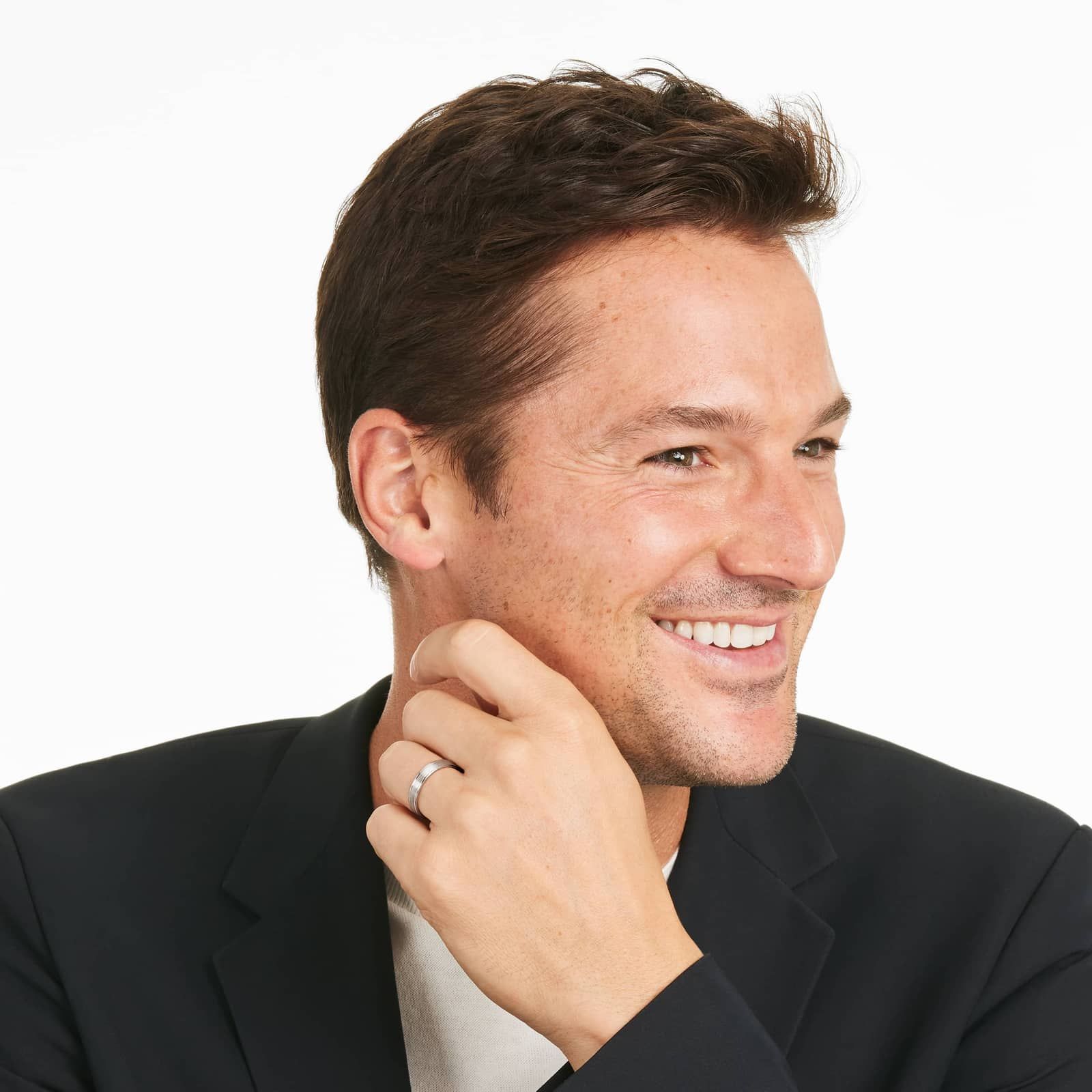 High Polished Round Edge Men's Wedding Band In 14K White Gold (4.50mm)