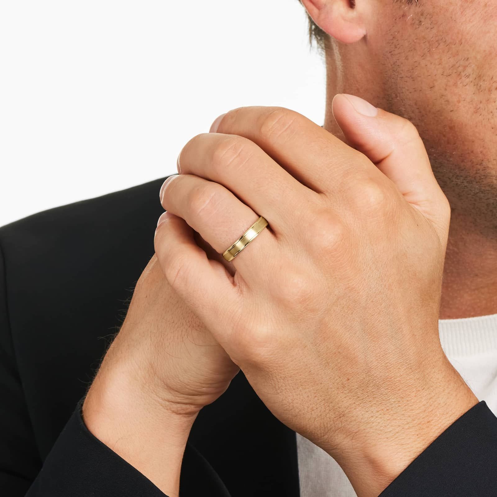 High Polished Round Edge Men's Wedding Band In 14K Yellow Gold (4.50mm)