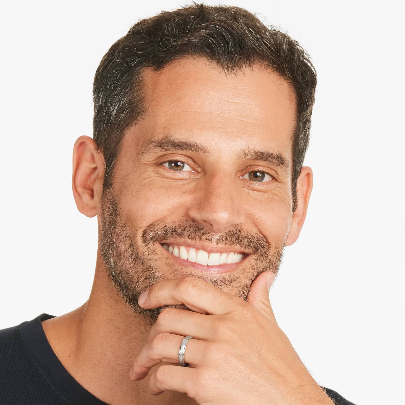 Comfort Fit Hammered Finish Men's Wedding Band In 14K White Gold (4.00mm)