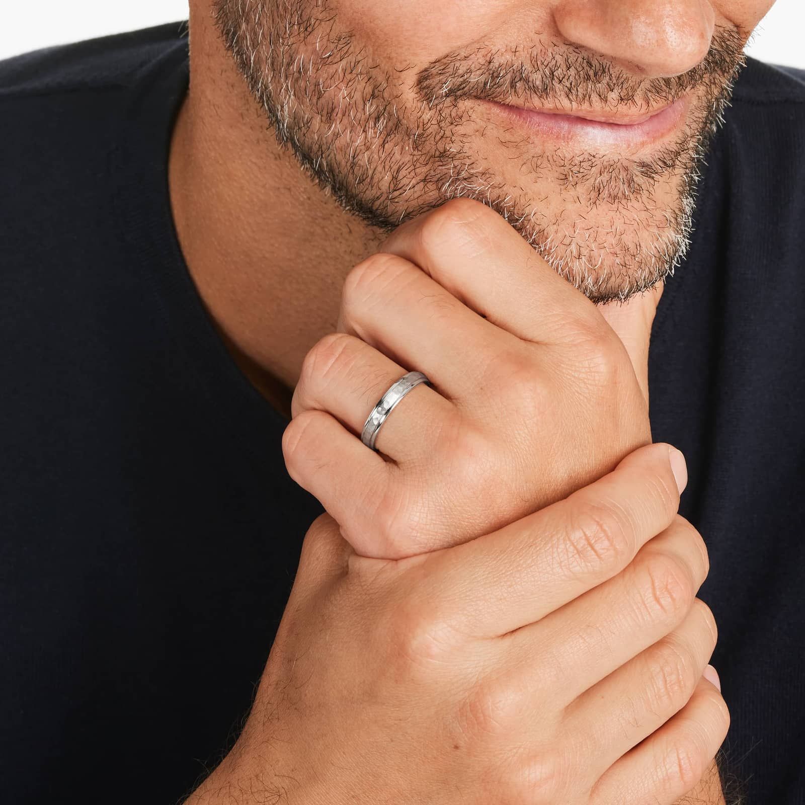 Comfort Fit Hammered Finish Men's Wedding Band In 14K White Gold (4.00mm)