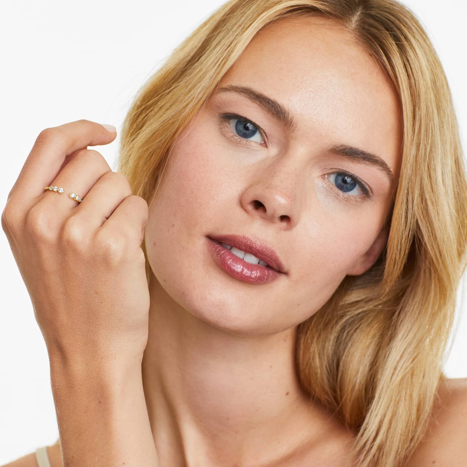 Petite Graduated Bezel Set Open Diamond Ring In 14K Yellow Gold