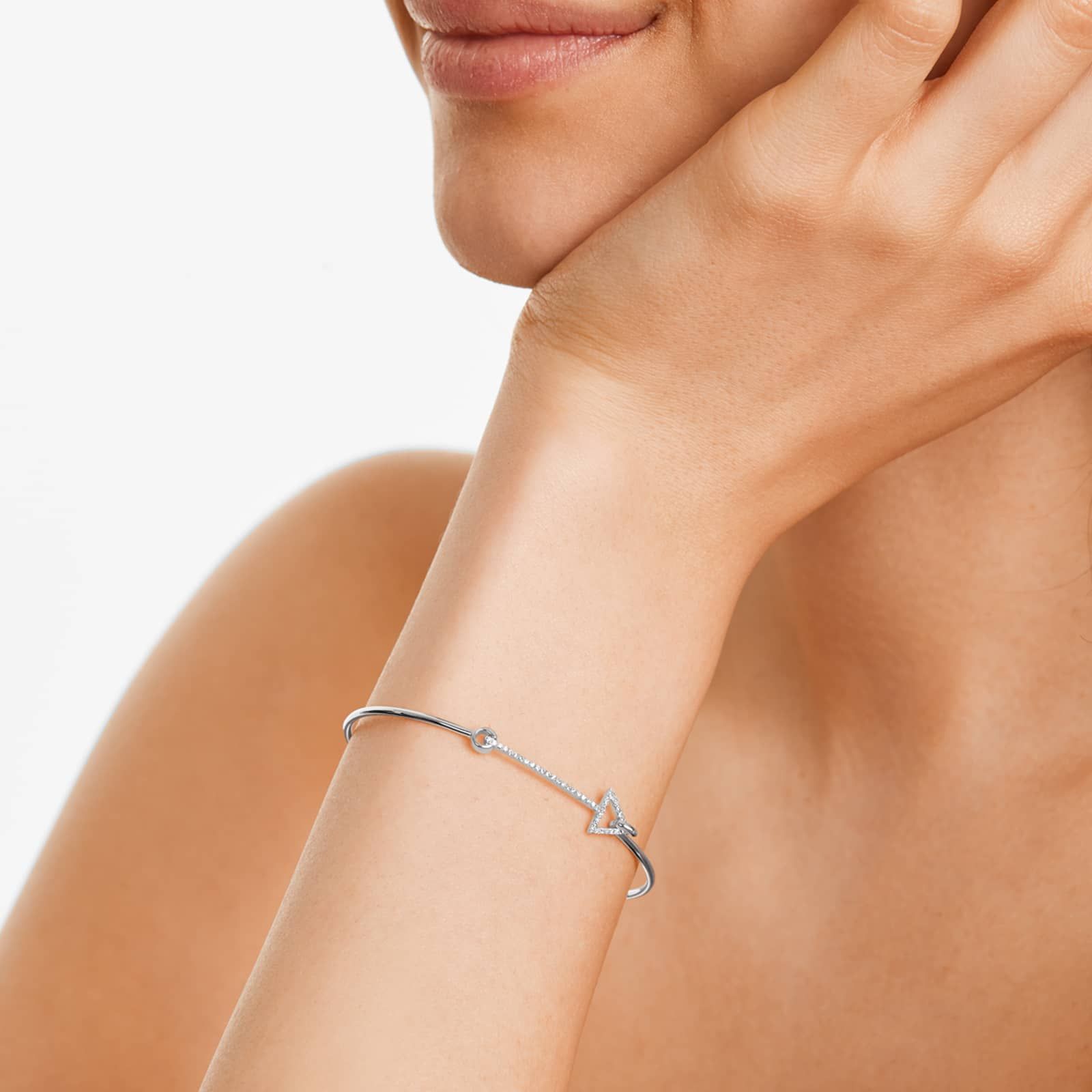 Teardrop Shape Diamond Bracelet In 14K White Gold