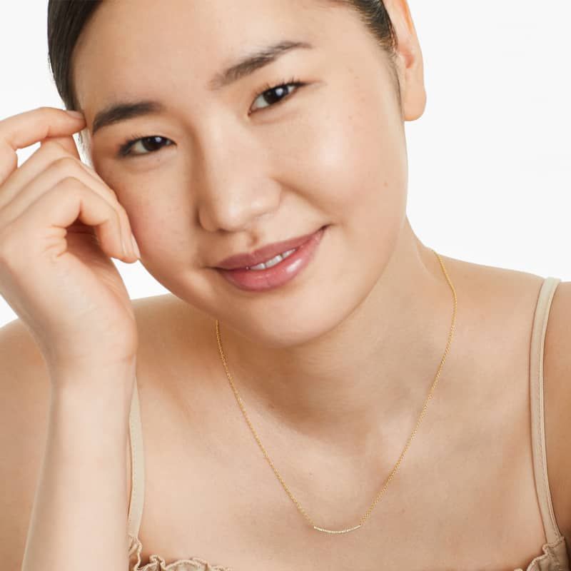 Slightly Curved Diamond Bar Necklace In 14K Yellow Gold