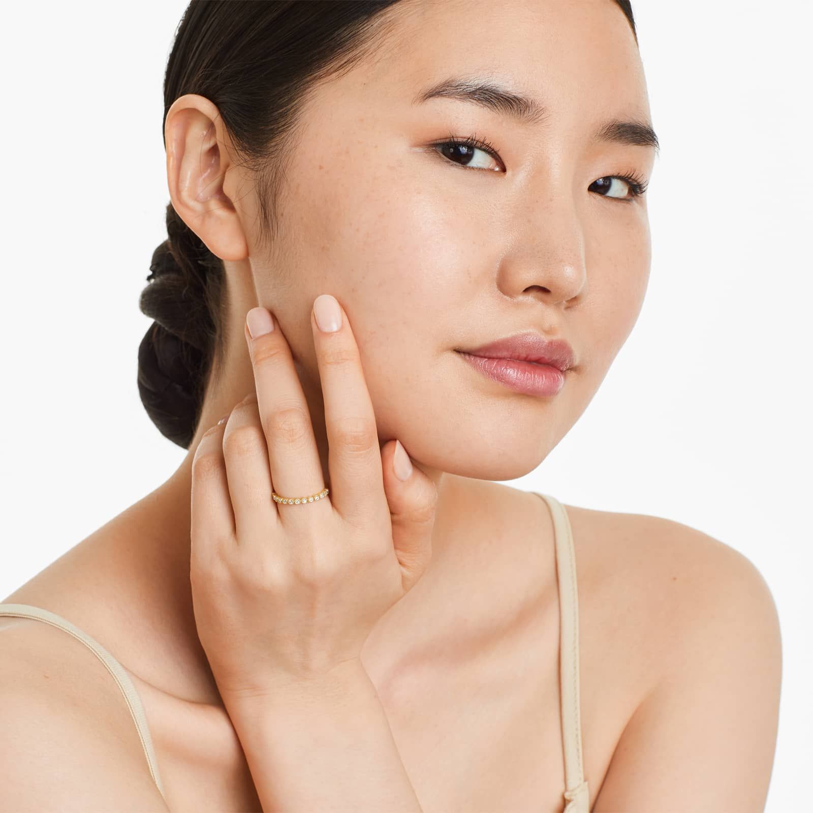 Vintage Round Bezel Diamond Ring In 14K Yellow Gold