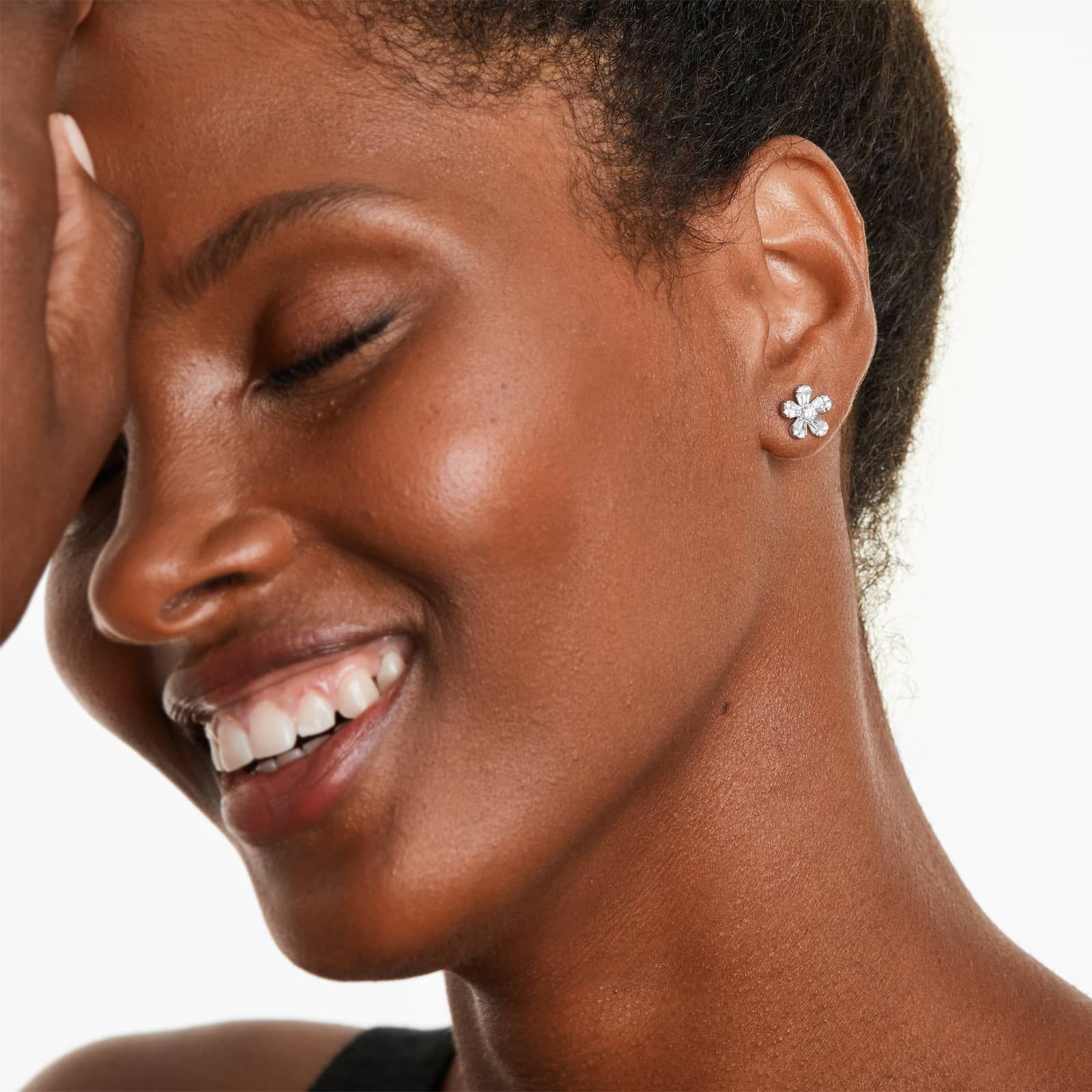 Flower Diamond Earrings With Baguette Cut And Round Diamonds In 14K White Gold