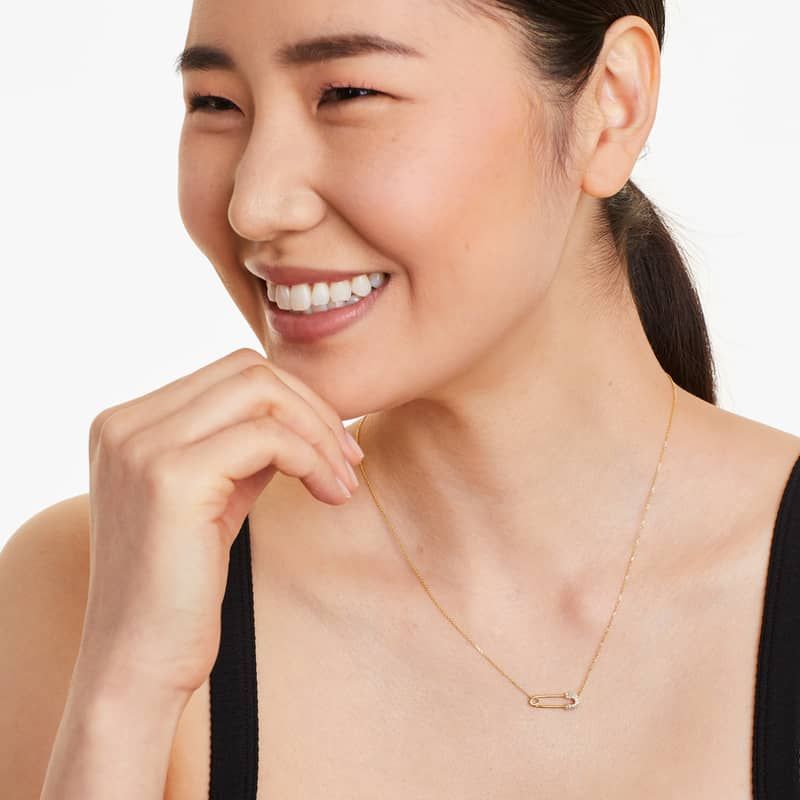 Diamond Pin Necklace In 14K Yellow Gold