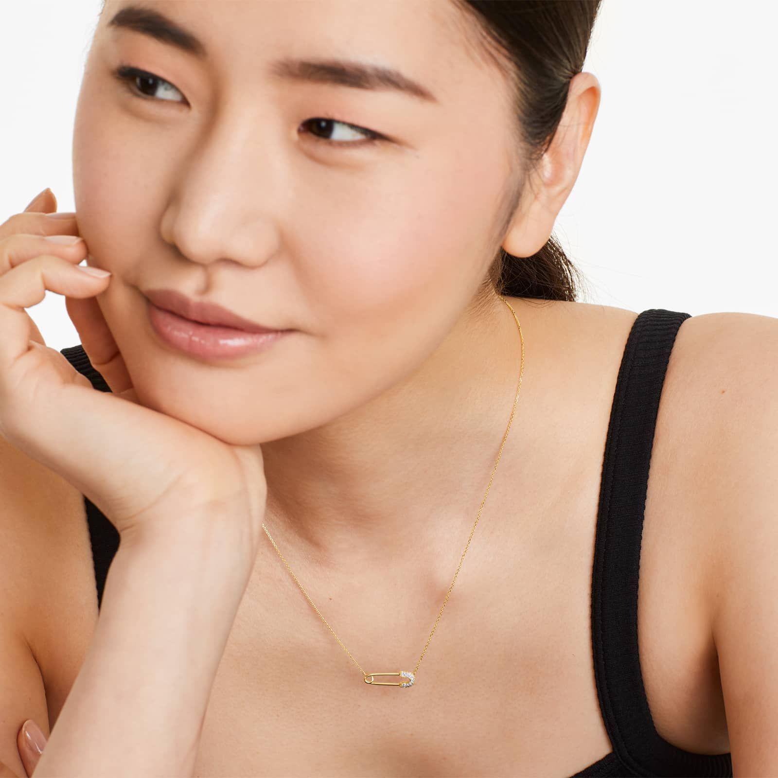 Diamond Pin Necklace In 14K Yellow Gold