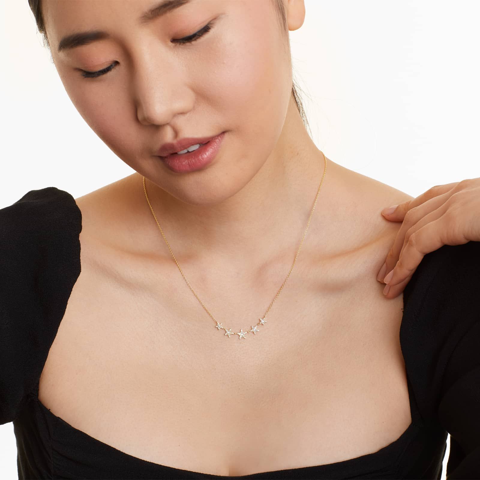 Graduated Diamond Star Necklace In 14K Yellow Gold