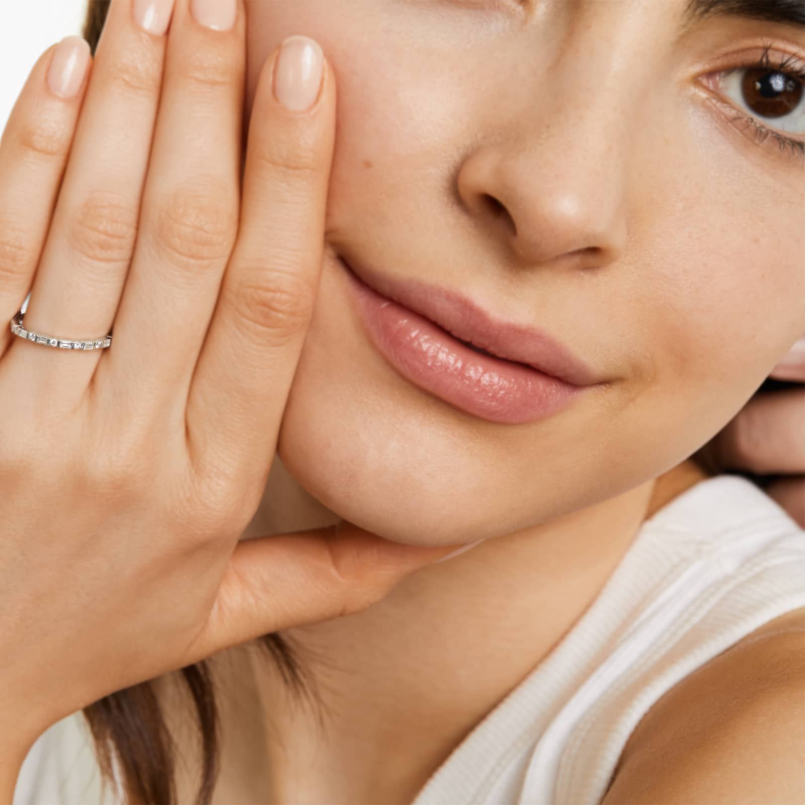 Bar Setting Alternating Round And Baguette Cut Diamond Ring In 14K Yellow Gold