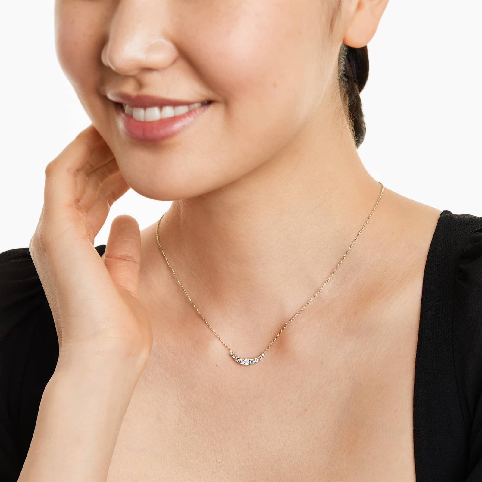 Graduated Diamond Necklace In 14K Yellow Gold