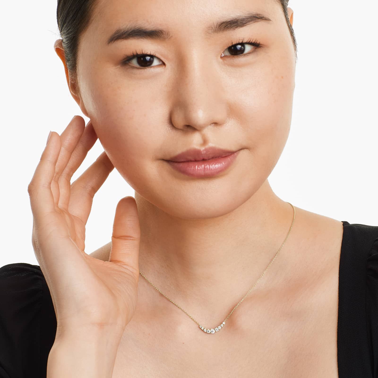 Graduated Diamond Necklace In 14K Yellow Gold