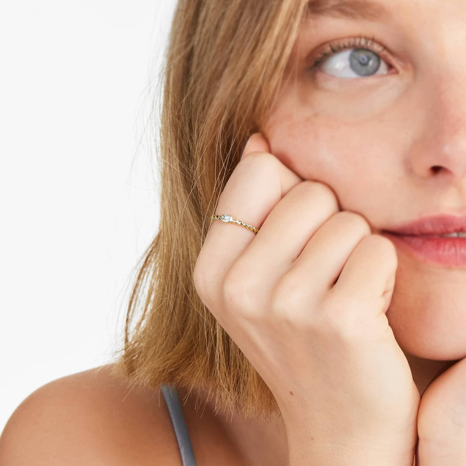 Emerald Cut Diamond Solitaire Cable Ring In 14K Yellow Gold