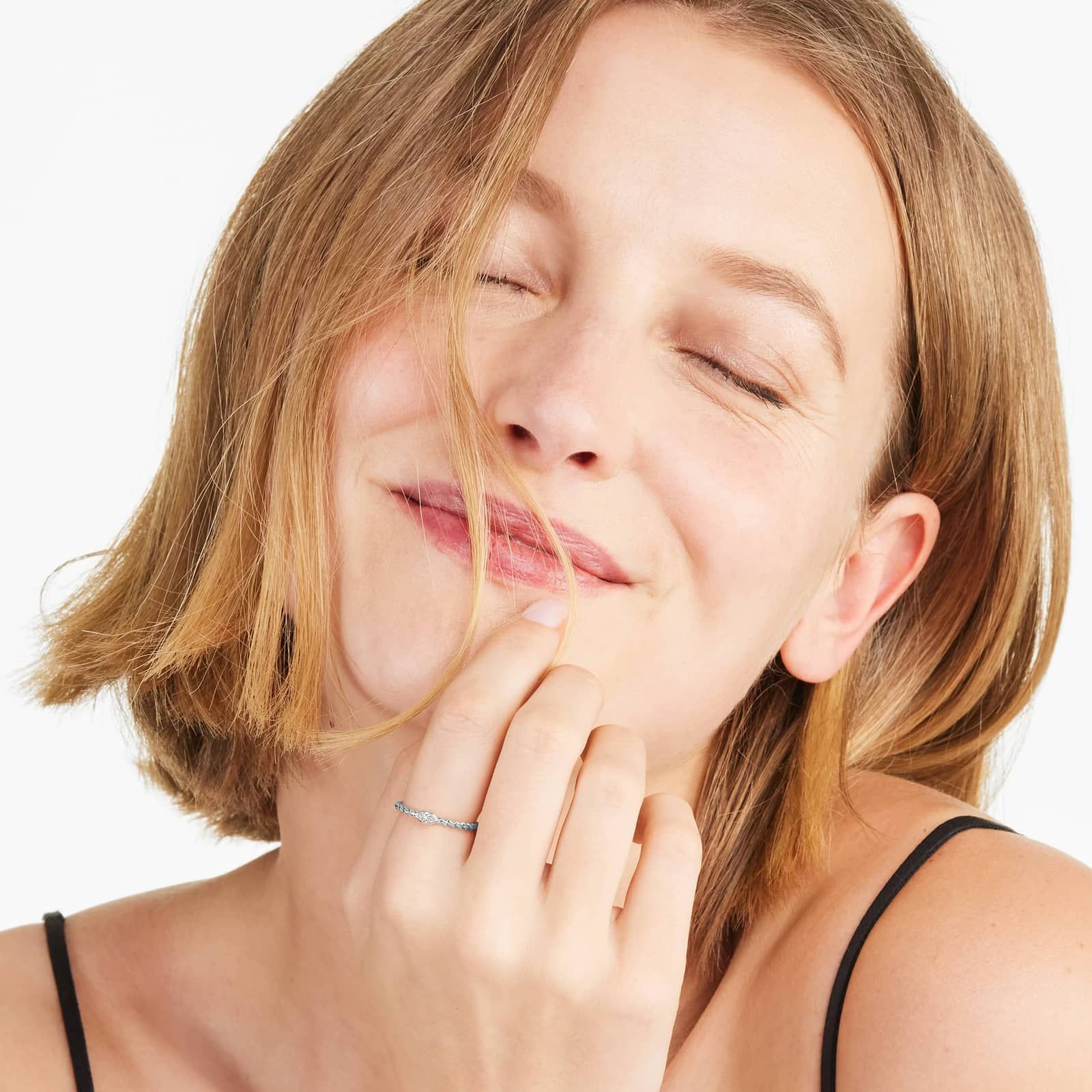 Marquise Cut Diamond Solitaire Cable Ring In 14K White Gold