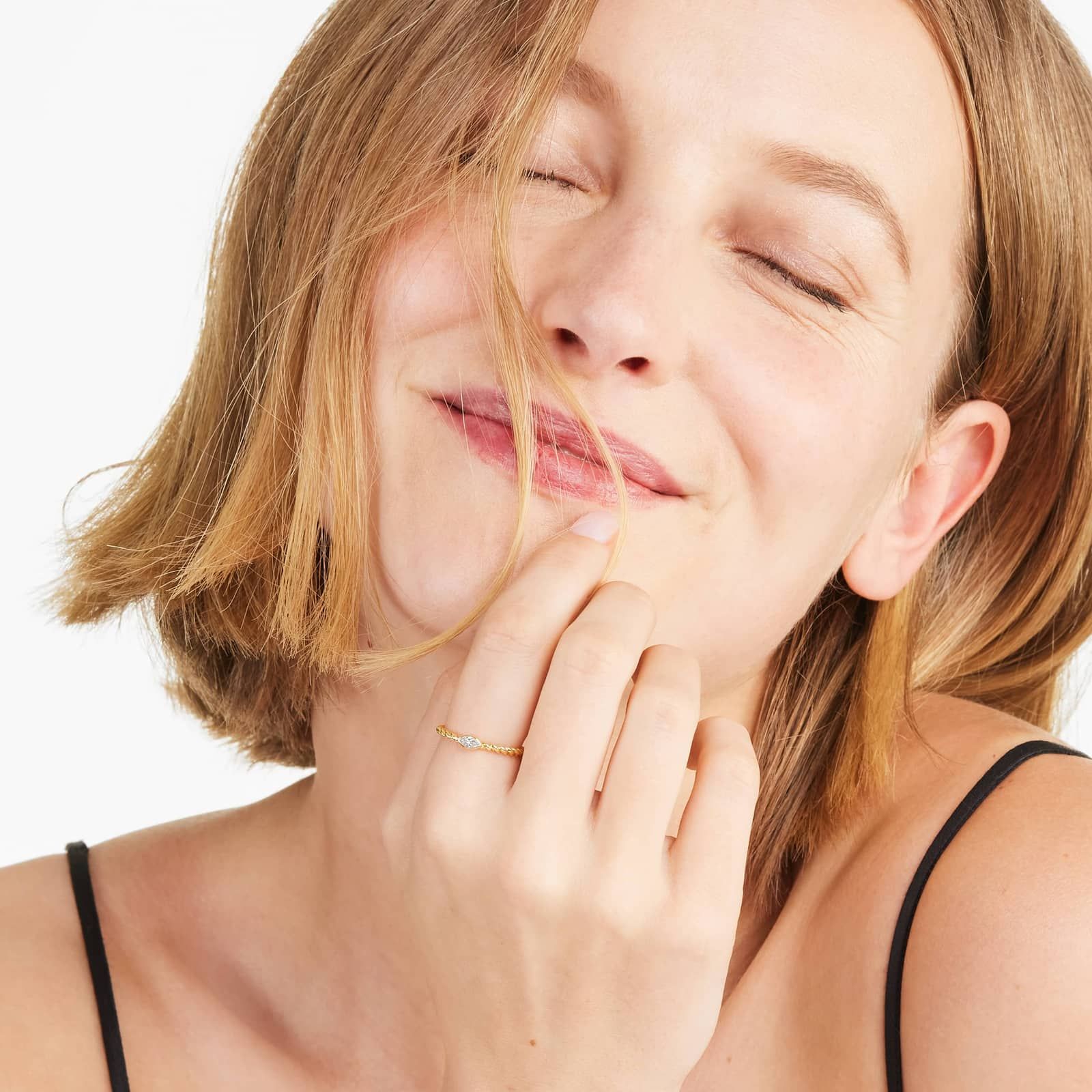 Marquise Cut Diamond Solitaire Cable Ring In 14K Yellow Gold