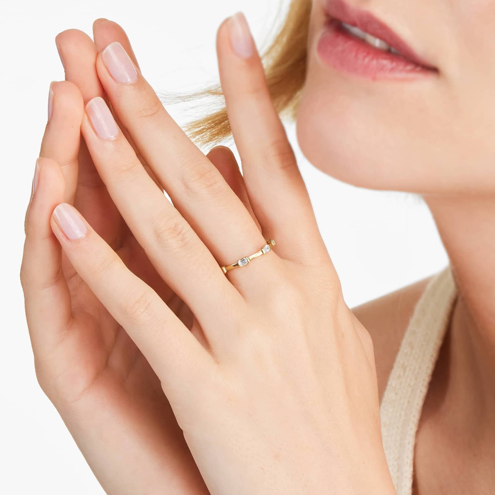 Emerald Cut Diamond Station Ring In 14K Yellow Gold