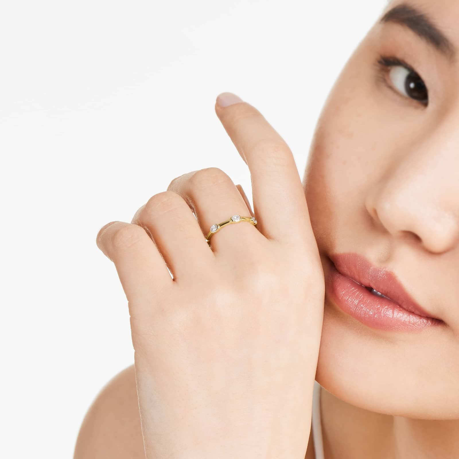 Oval Cut Diamond Station Ring In 14K Yellow Gold