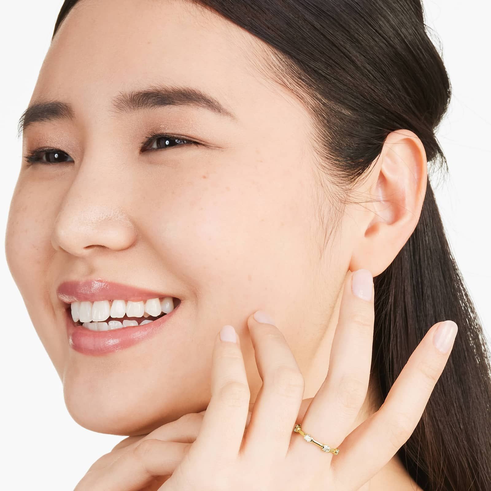 Oval Cut Diamond Station Ring In 14K Yellow Gold