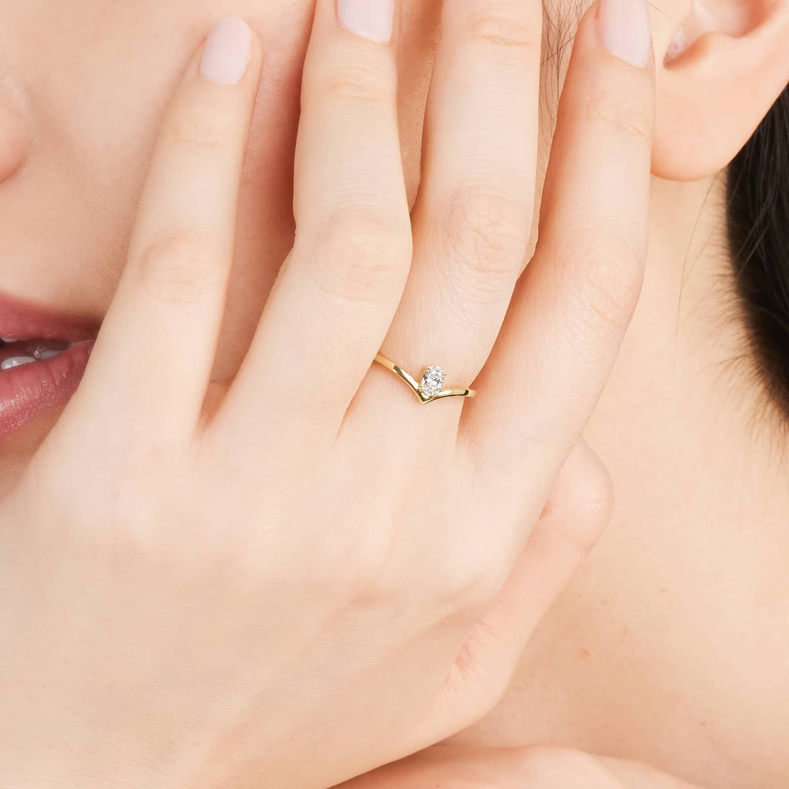 Oval Cut Diamond Pinnacle Ring In 14K Yellow Gold