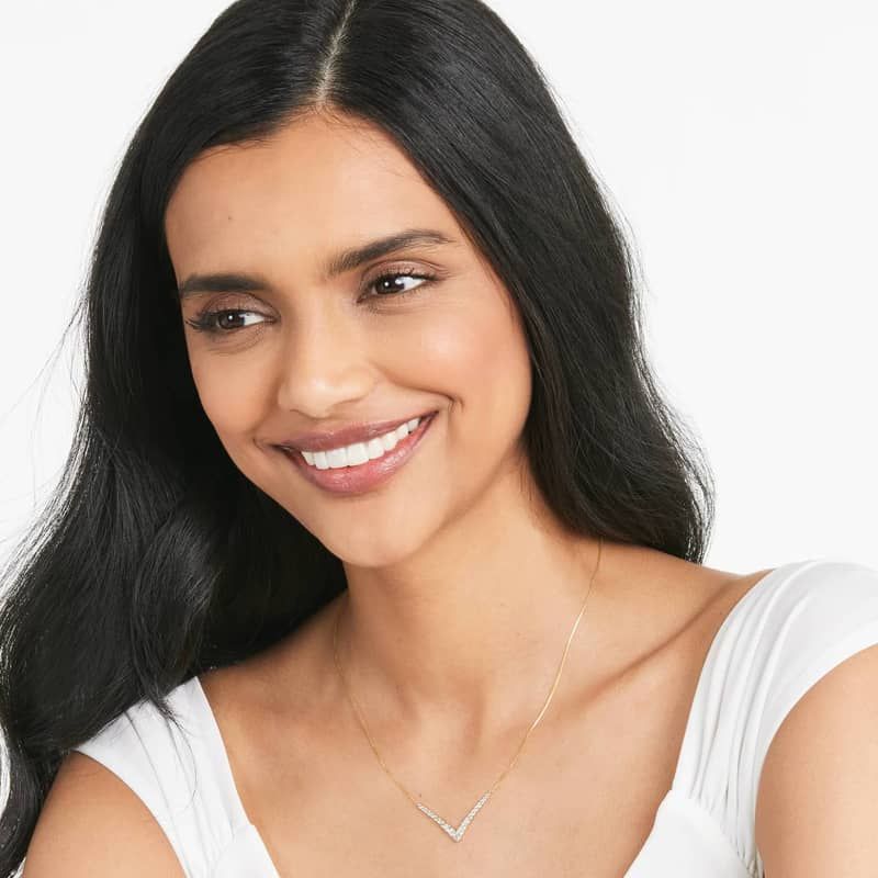 Lab-Grown Diamond Graduated V Shape Bar Necklace In 14K Yellow Gold