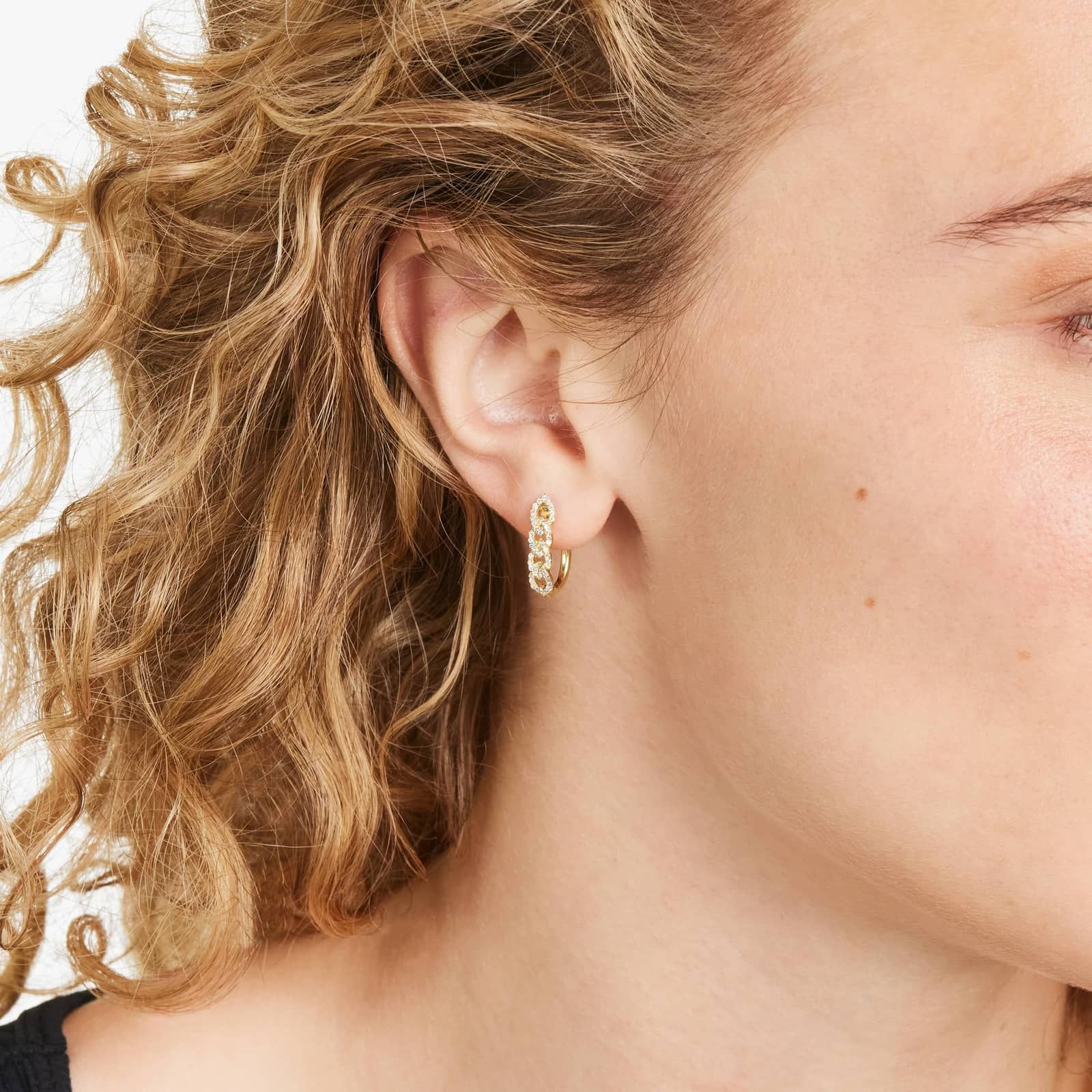 Chain Link Diamond Hoop Earrings In 14K Yellow Gold