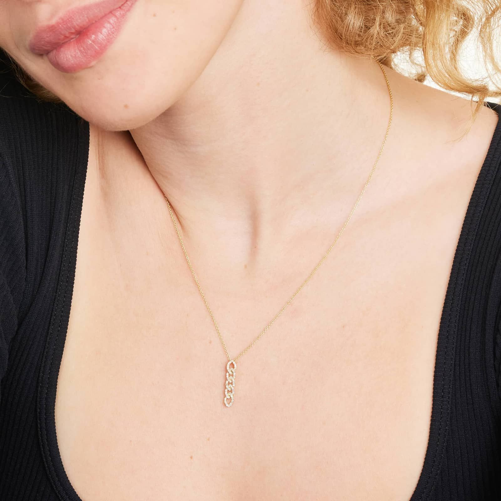 Diamond Marquise Link Chain Pendant In 14K Yellow Gold