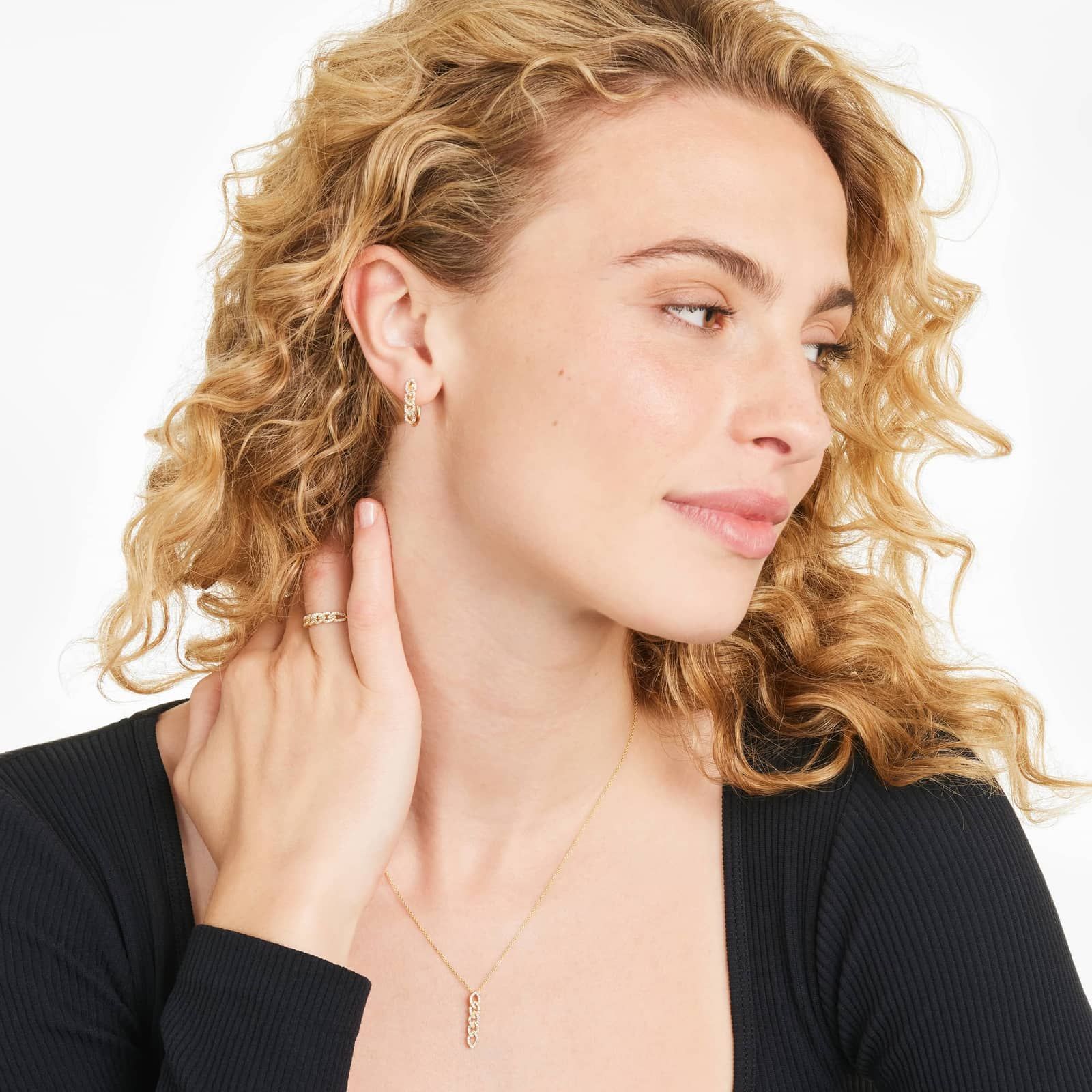 Diamond Marquise Link Chain Pendant In 14K Yellow Gold