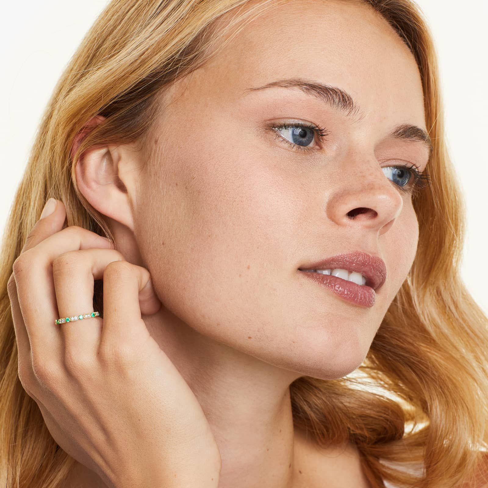 Alternating Arrow Shape Milgrain Bezel Emerald And Diamond Ring In 14K Yellow Gold