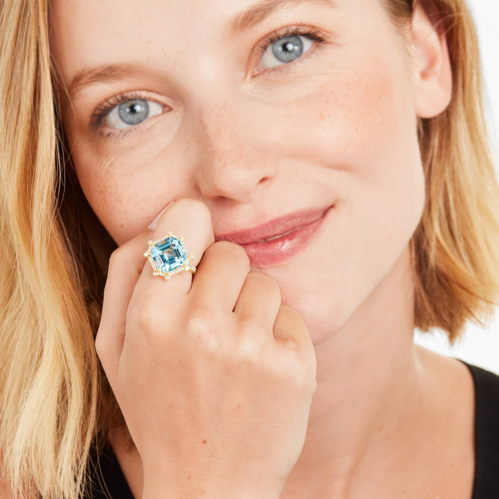 18K Yellow Gold Octagon Blue Topaz and Diamond Ring (12.0x12.0mm)