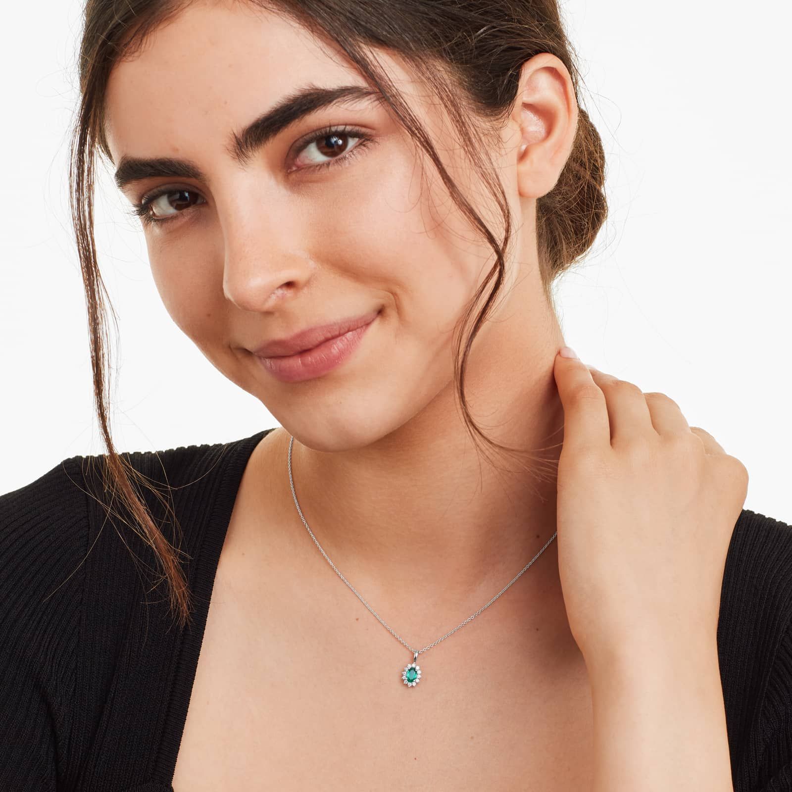 18K White Gold Oval Halo Emerald And Diamond Necklace